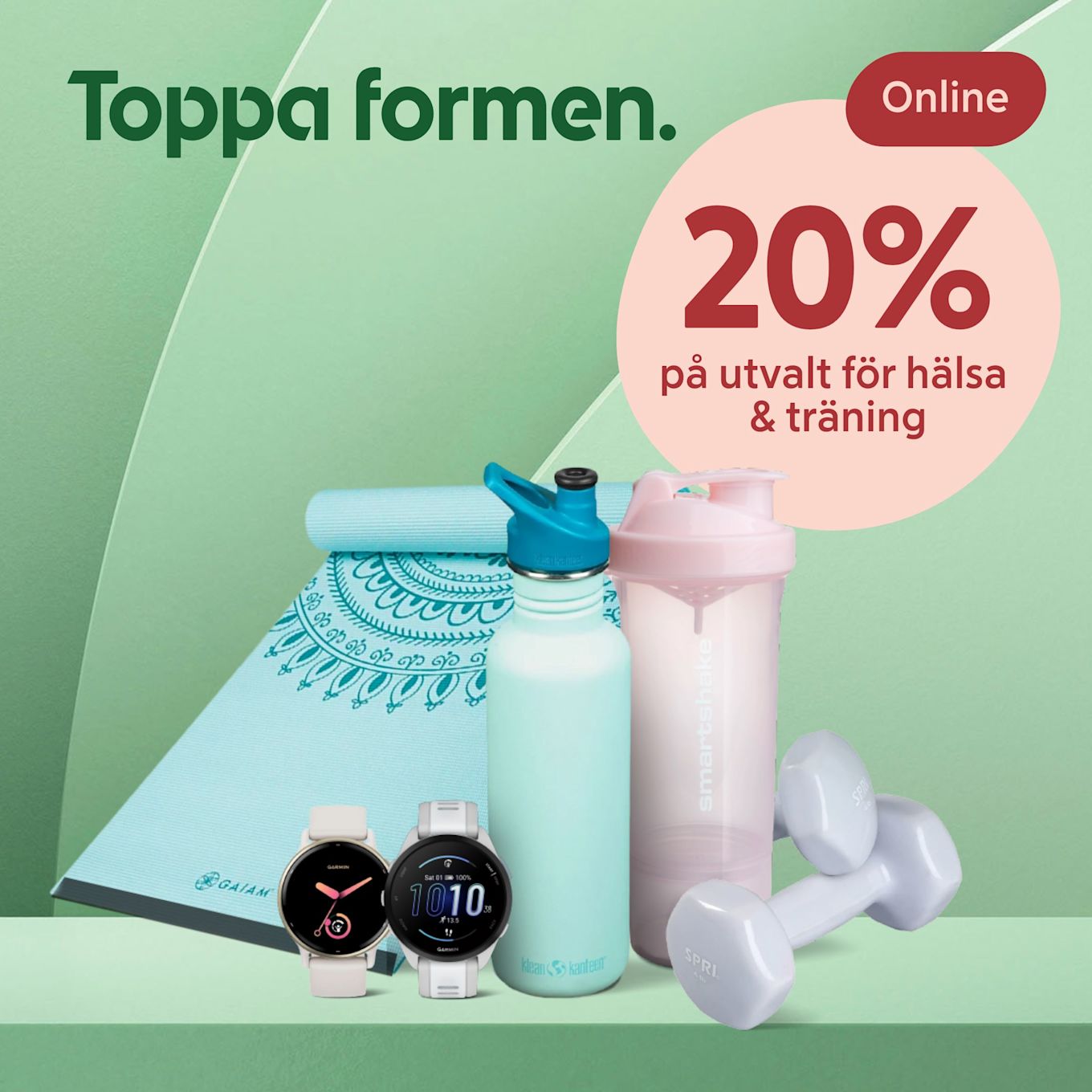 Träningsutrustning inklusive yogamatta, två smartklockor, vattenflaska, proteinshaker och hantlar samlade mot grön bakgrund med text om 20% rabatt på hälsa och träning online.