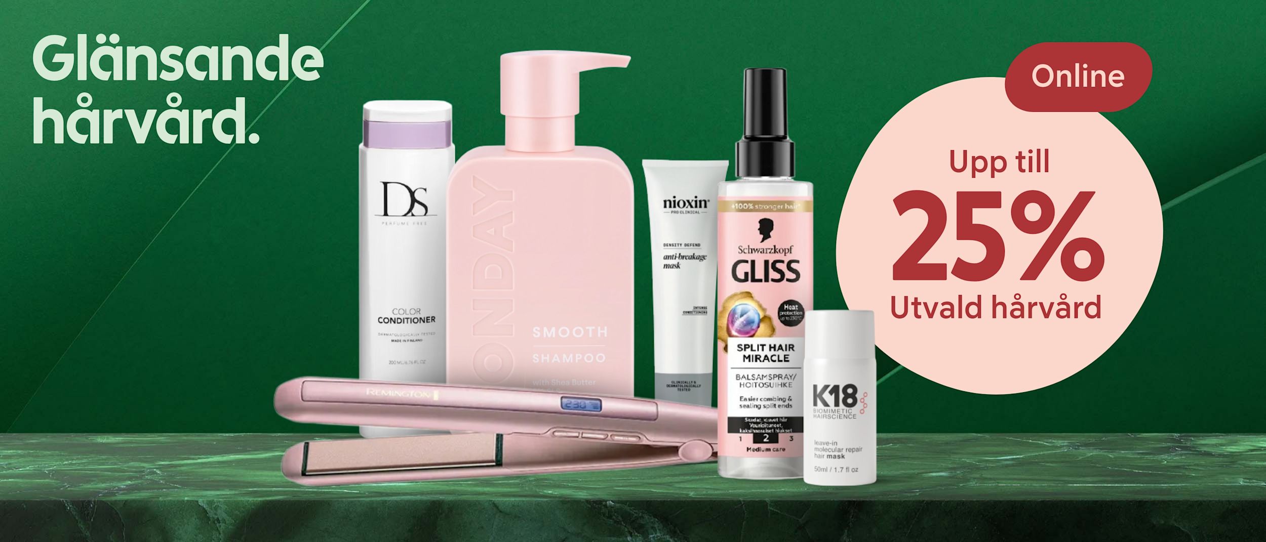 Olika hårvårdsprodukter och en plattång står på en grön marmorbänk med text om 25% rabatt på utvald hårvård online.