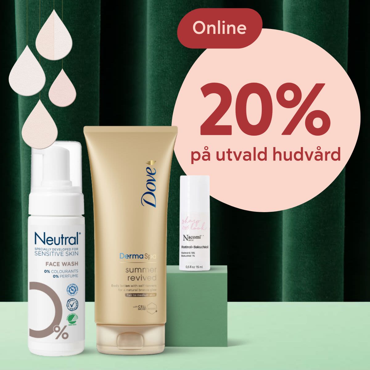 Tre hudvårdsprodukter står på en mintgrön yta med mörkgrön bakgrund, bredvid en rosa cirkel med texten "Online 20% på utvald hudvård".